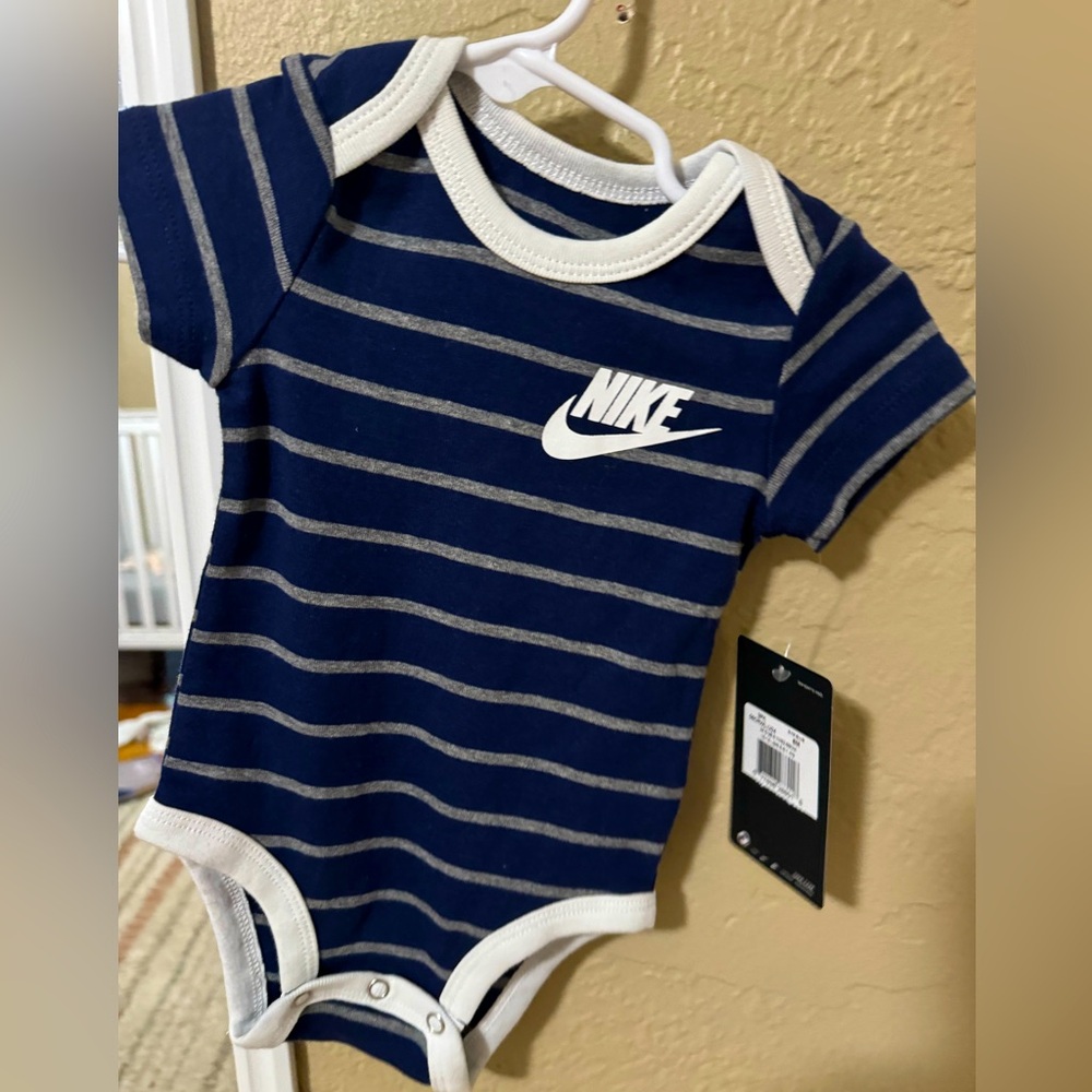 NIKE 6mo onesie WITH TAGS